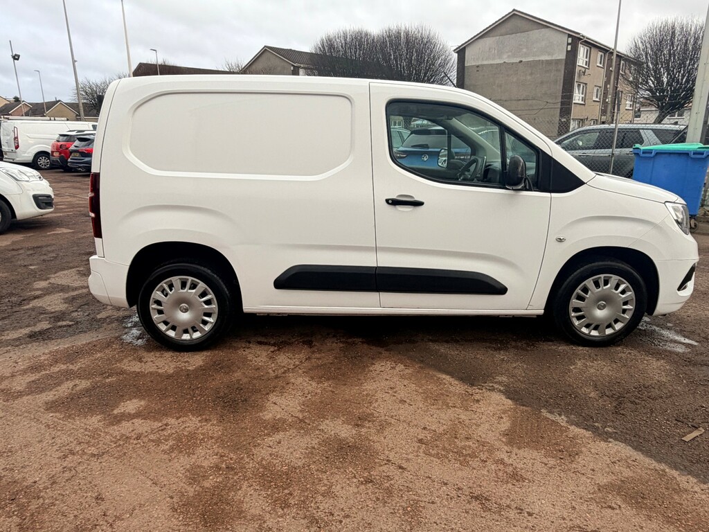 Vauxhall Combo 1.6 Turbo D 2300 Sportive DS69RWY White #5