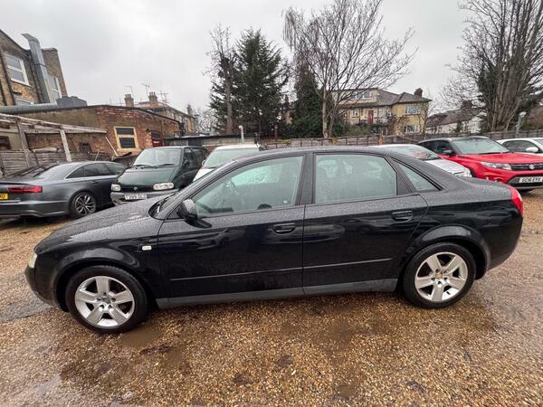 Audi A4 2.0 Se Black #6