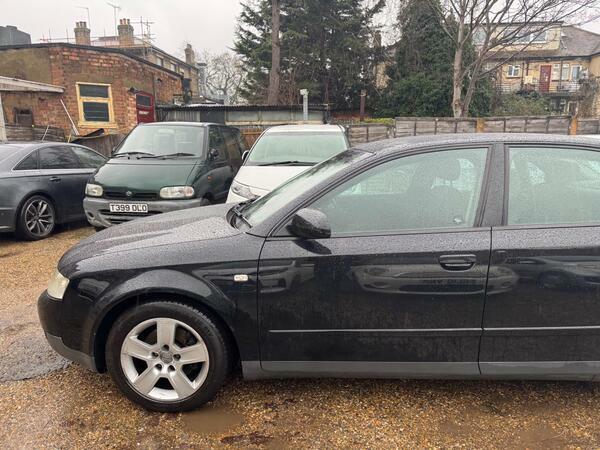 Audi A4 2.0 Se Black #7