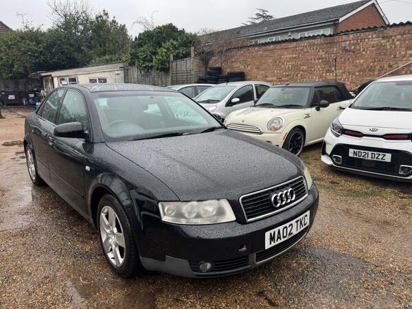 Audi A4 2.0 Se Black #2