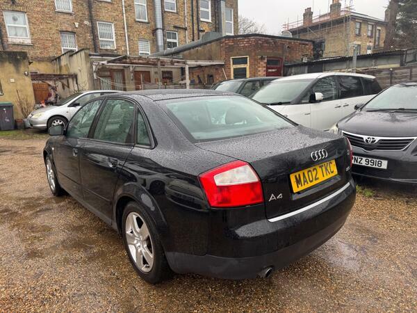 Audi A4 2.0 Se Black #10
