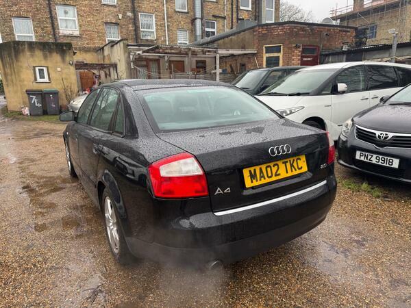 Audi A4 2.0 Se Black #9