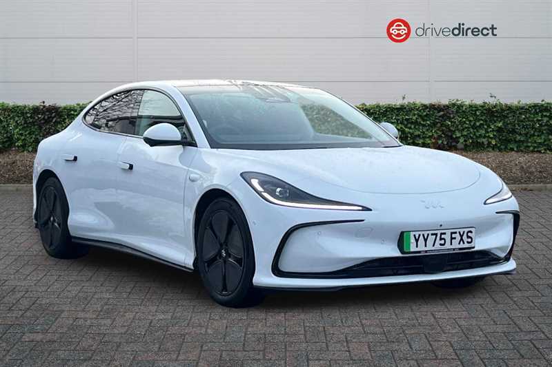 MG IM5 100Kwh Long Range Saloon 407 Ps YY75FXS White