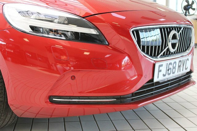 Volvo V40 1.5 T2 Gpf Inscription Hatchback E FJ68RYC Red #6