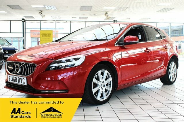 Volvo V40 1.5 T2 Gpf Inscription Hatchback E FJ68RYC Red #2