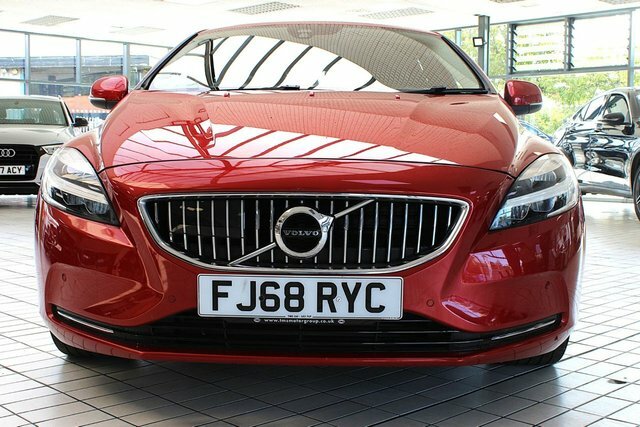 Volvo V40 1.5 T2 Gpf Inscription Hatchback E FJ68RYC Red #5