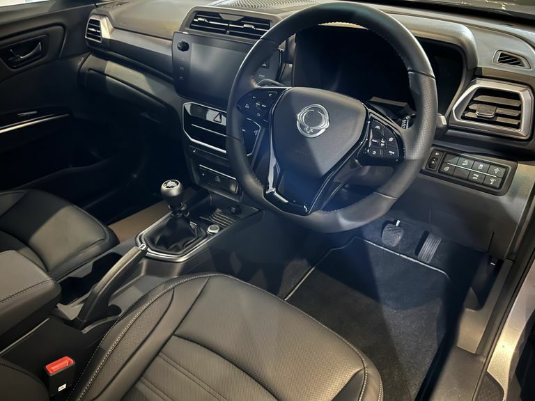 SsangYong Tivoli Hat 1.5 K40 SK75FPO Silver #3