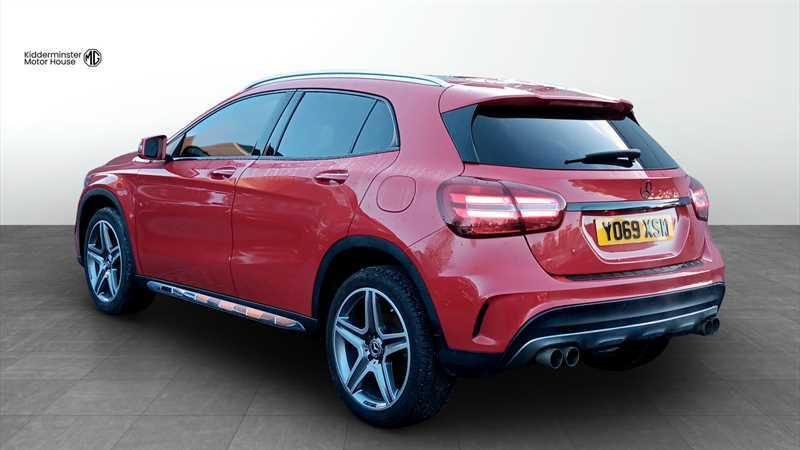 Mercedes-Benz GLA Class 1.6 Gla200 Amg Line Edition Plus Suv Red #3