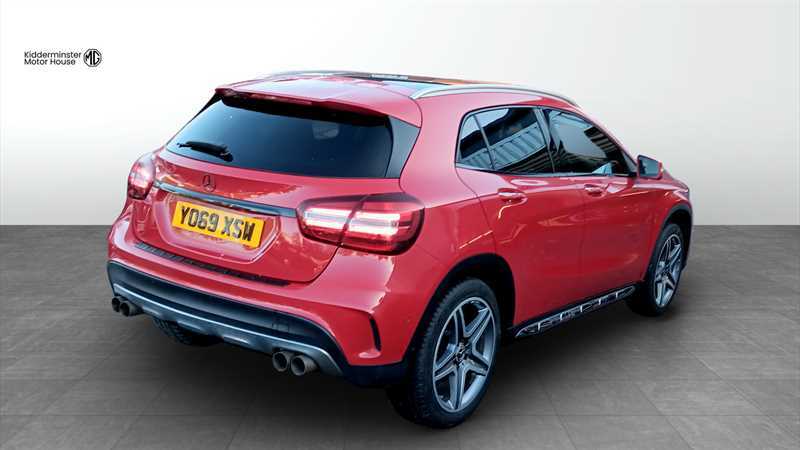 Mercedes-Benz GLA Class 1.6 Gla200 Amg Line Edition Plus Suv Red #4
