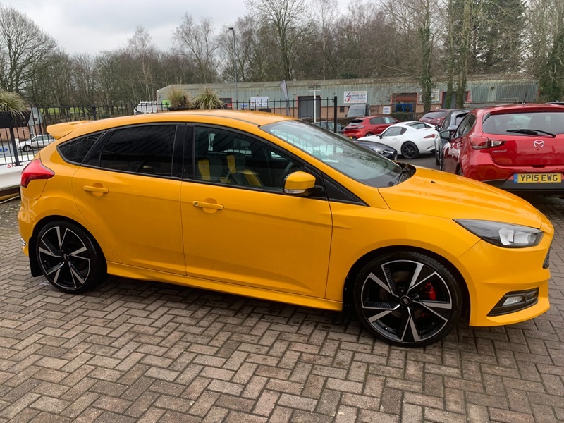Ford Focus 2.0T Ecoboost St-2 Hatchback Eur WG15XAT Yellow #4