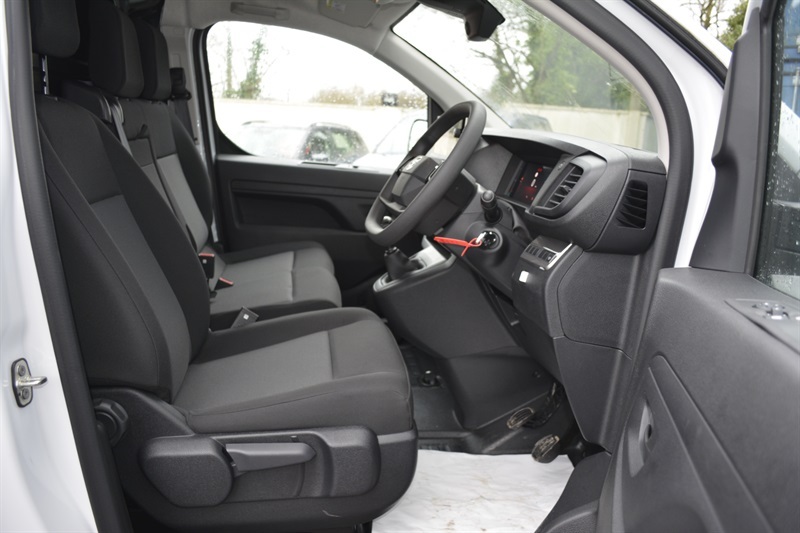 Vauxhall Vivaro 1.5 Turbo D Pro XL Panel Van 6Dr Lwb White #6