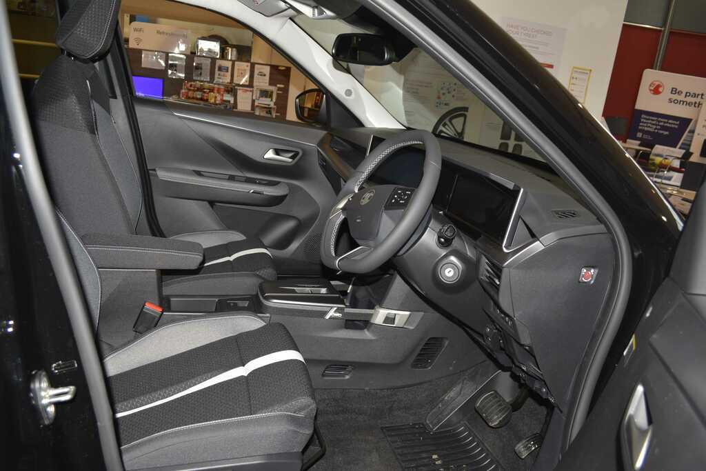 Vauxhall Frontera 1.2 Hybrid 110 Gs E-dct6 7 Seat Black #3