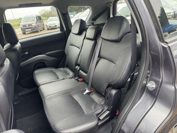 Mitsubishi Outlander 2.0 Di-dc Elegance 4Wd Silver #43
