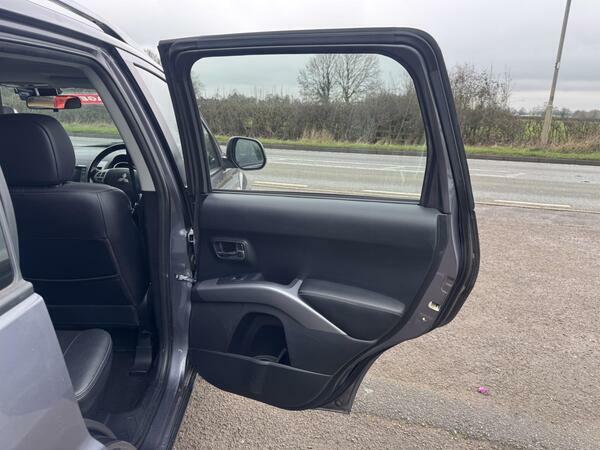 Mitsubishi Outlander 2.0 Di-dc Elegance 4Wd Silver #47