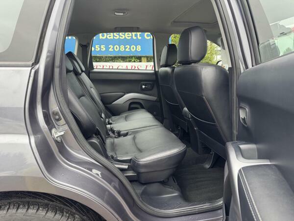 Mitsubishi Outlander 2.0 Di-dc Elegance 4Wd Silver #40