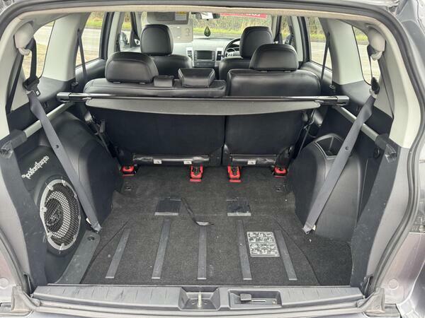 Mitsubishi Outlander 2.0 Di-dc Elegance 4Wd Silver #10