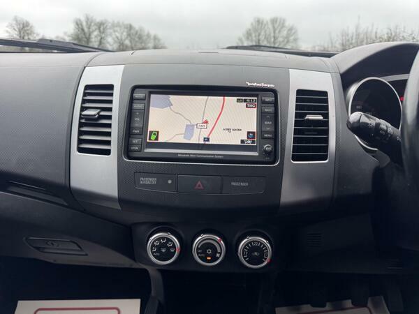Mitsubishi Outlander 2.0 Di-dc Elegance 4Wd Silver #26