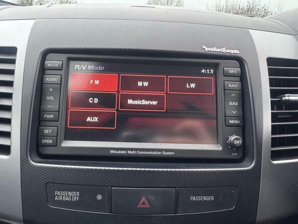 Mitsubishi Outlander 2.0 Di-dc Elegance 4Wd Silver #28