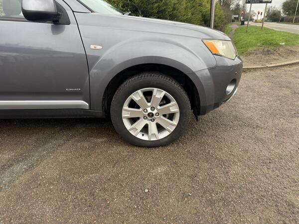Mitsubishi Outlander 2.0 Di-dc Elegance 4Wd Silver #52