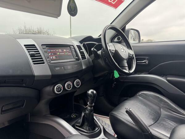 Mitsubishi Outlander 2.0 Di-dc Elegance 4Wd Silver #17
