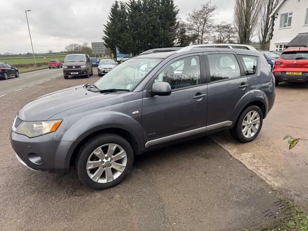 Mitsubishi Outlander 2.0 Di-dc Elegance 4Wd Silver #4