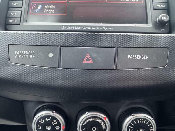 Mitsubishi Outlander 2.0 Di-dc Elegance 4Wd Silver #31