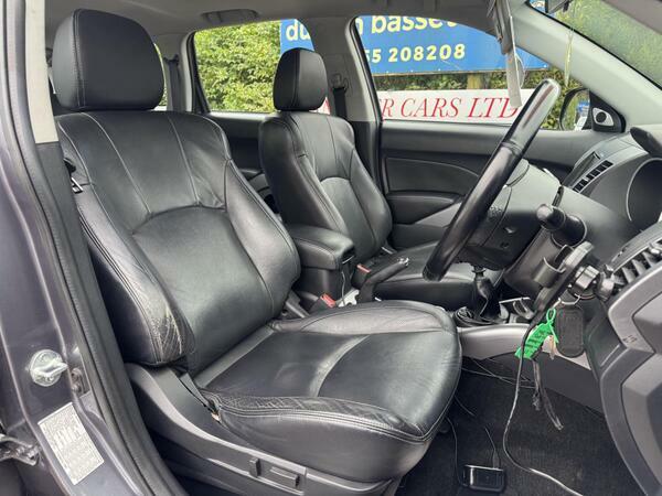 Mitsubishi Outlander 2.0 Di-dc Elegance 4Wd Silver #15