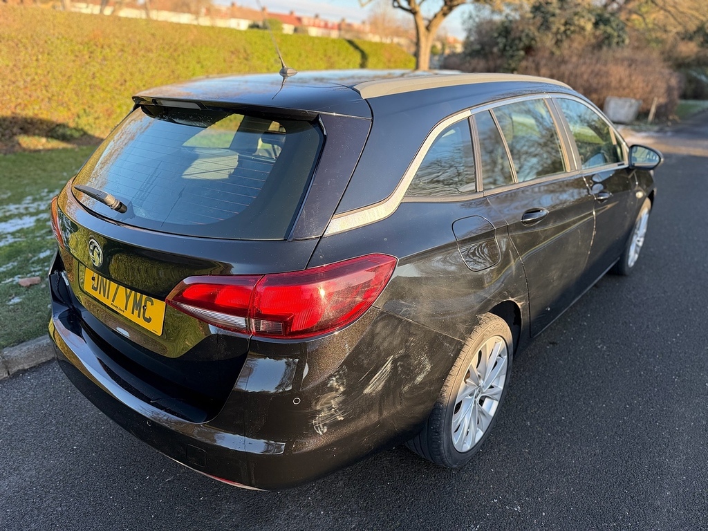 Vauxhall Astra I Design U3170 Ulez DN17YMC Black #2