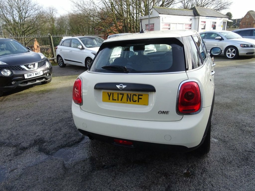 Mini Hatch 1.2L One White #6