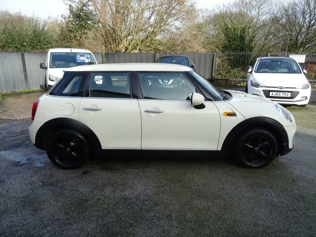 Mini Hatch 1.2L One White #4