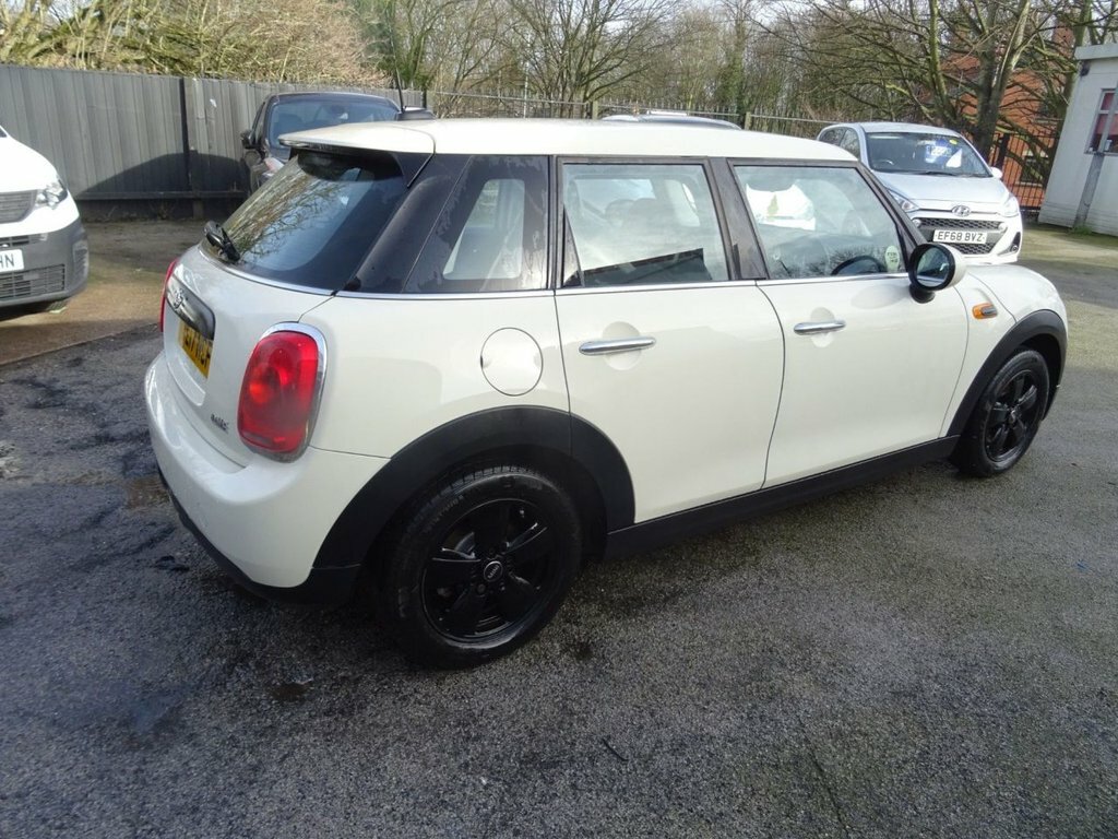 Mini Hatch 1.2L One White #5