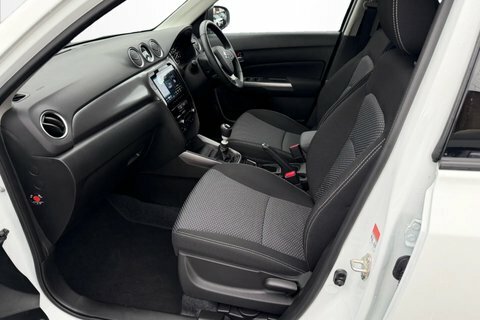 Suzuki Vitara 1.4 Boosterjet Mild GV25XOM White #2