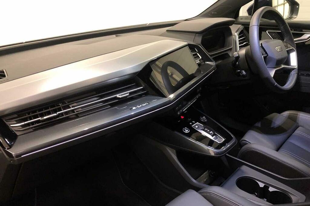 Audi Q4 E Tron Q4 S Line 55 E-tron Quattro 250,00 Kw SL75YHK Blue #2