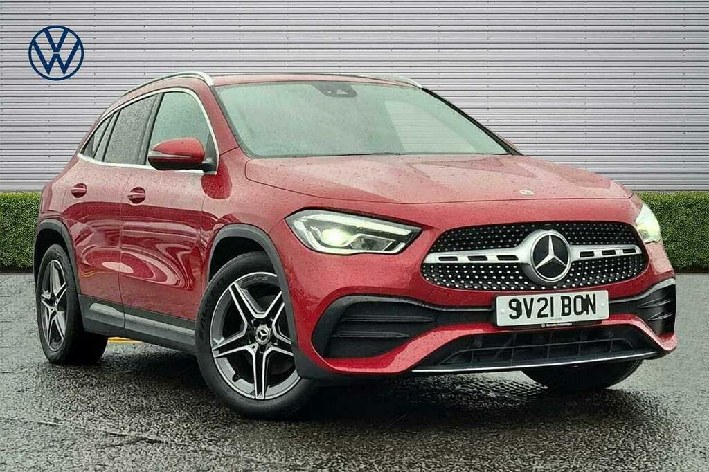 Mercedes-Benz GLA Class Amg Line 200 Dct 163 Ps Red