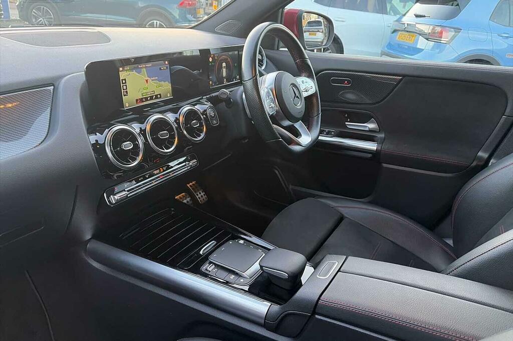 Mercedes-Benz GLA Class Amg Line 200 Dct 163 Ps SV21BON Red #2