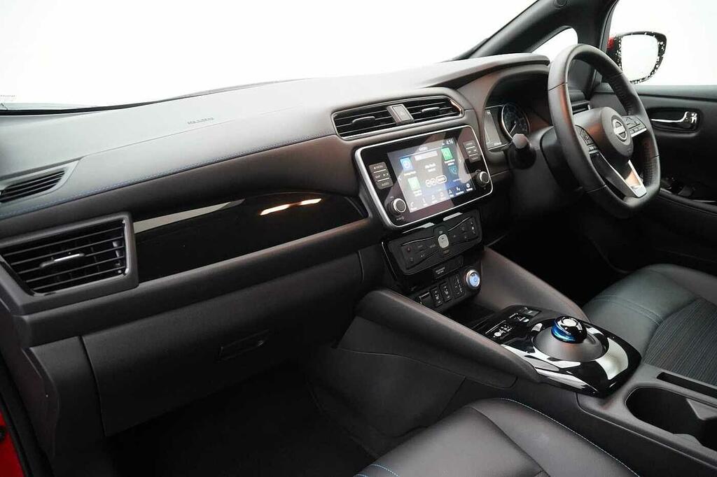 Nissan Leaf 39Kw N-connecta With Sat Nav And 360 Around V SM72ZWS Red #2