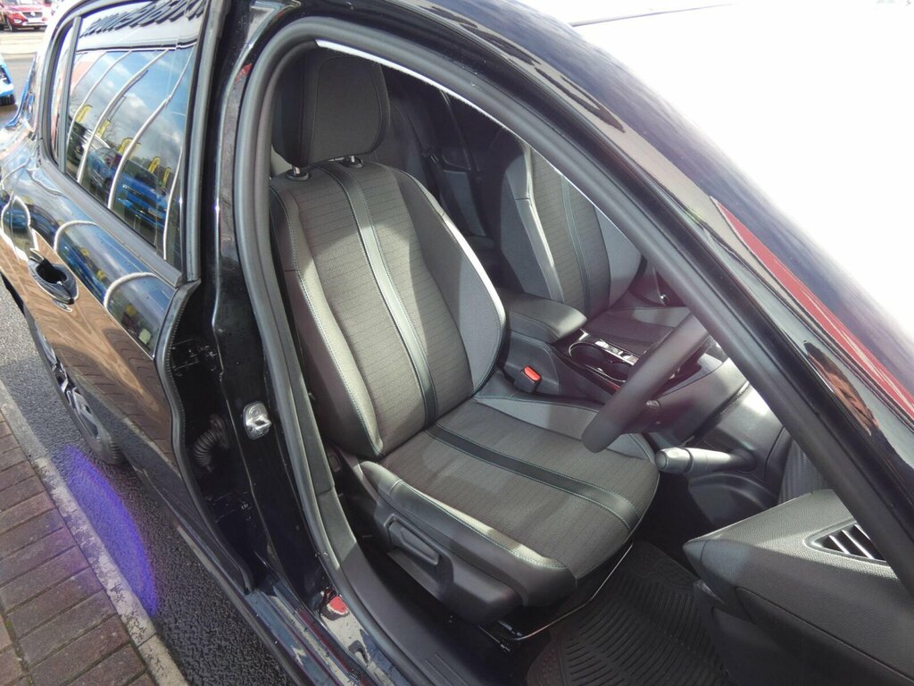 Peugeot 208 1.2 Puretech Allure Premium Euro 6 Ss ST22WNH Black #6