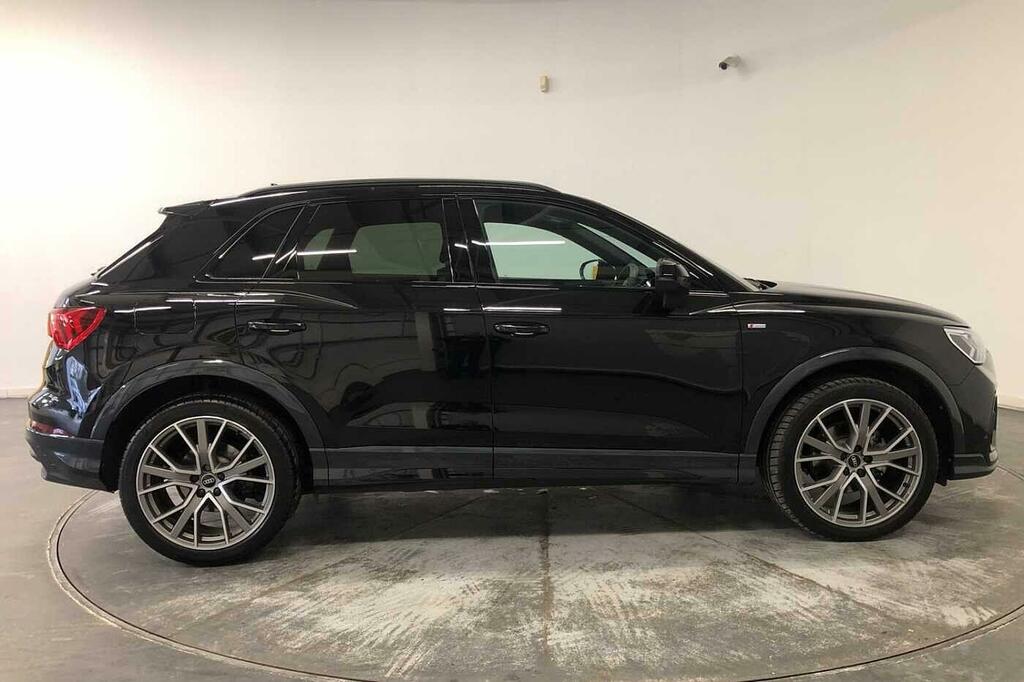 Audi Q3 Black Edition 35 Tfsi 150 Ps S Tronic SM25OCD Black #4