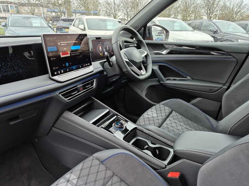 Volkswagen Tiguan R-line 1.5 Etsi 150 Ps 7-Speed Dsg ST75OZX Red #2
