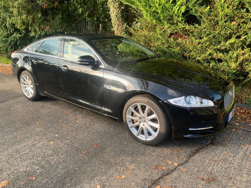 Jaguar XJ Prestige Black #2