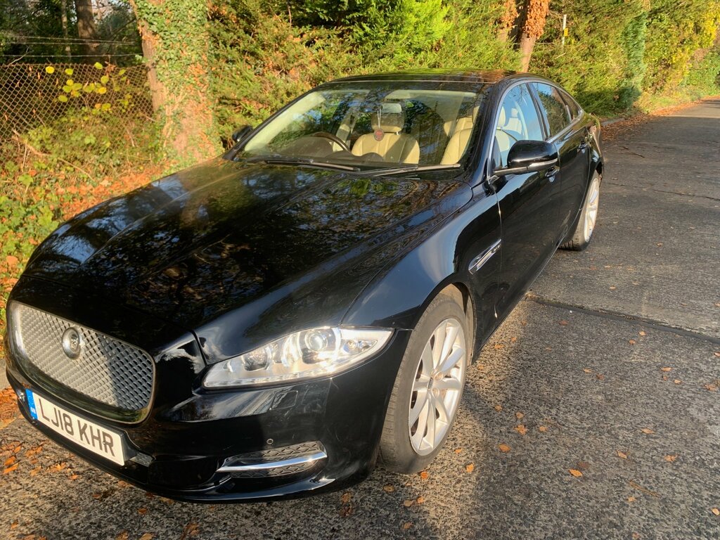 Jaguar XJ Prestige Black