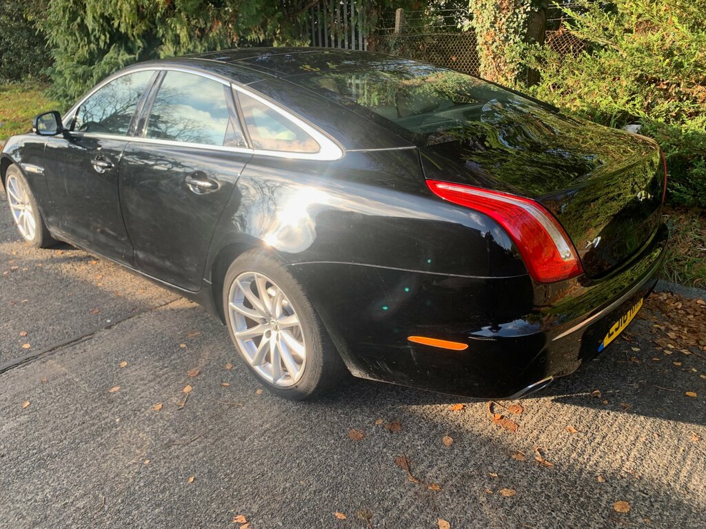Jaguar XJ Prestige Black #5