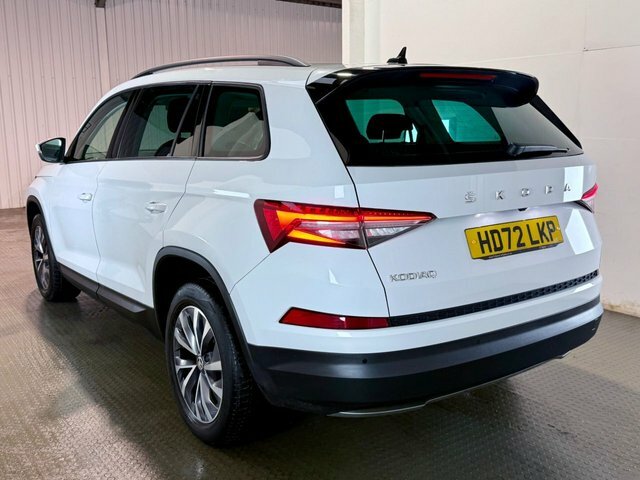 Skoda Kodiaq 2023 1.5 Tsi Act Se Drive Suv Dsg Euro HD72LKP White #4