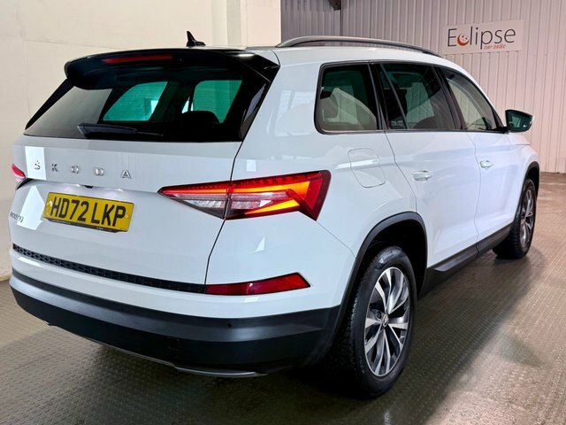 Skoda Kodiaq 2023 1.5 Tsi Act Se Drive Suv Dsg Euro HD72LKP White #6