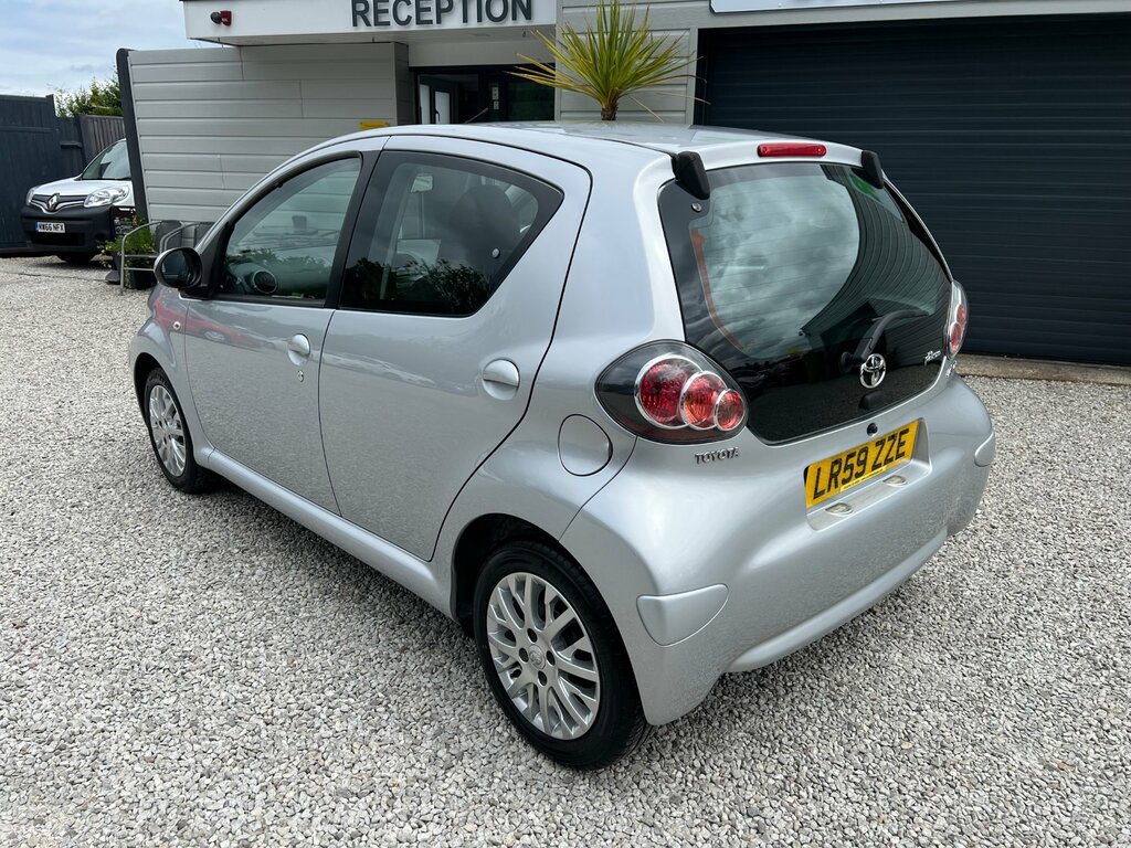 Toyota Aygo 1.0 Vvt-i Platinum Silver #2