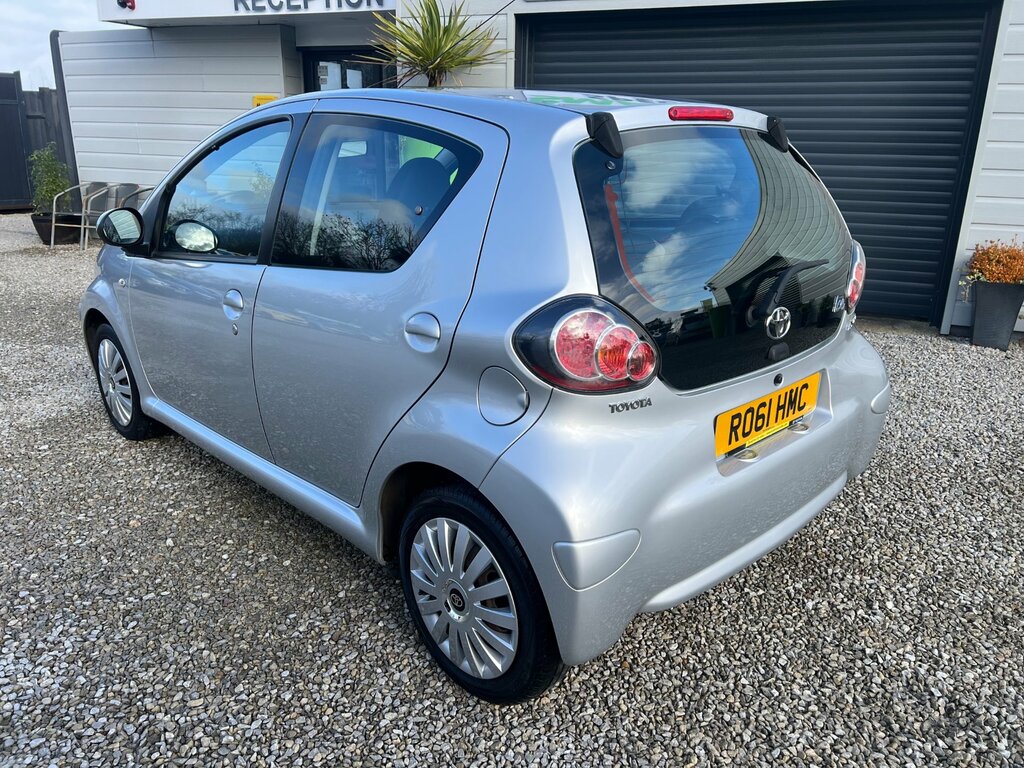 Toyota Aygo 1.0 Vvt-i Ice Hatchback Euro 5 Silver #2