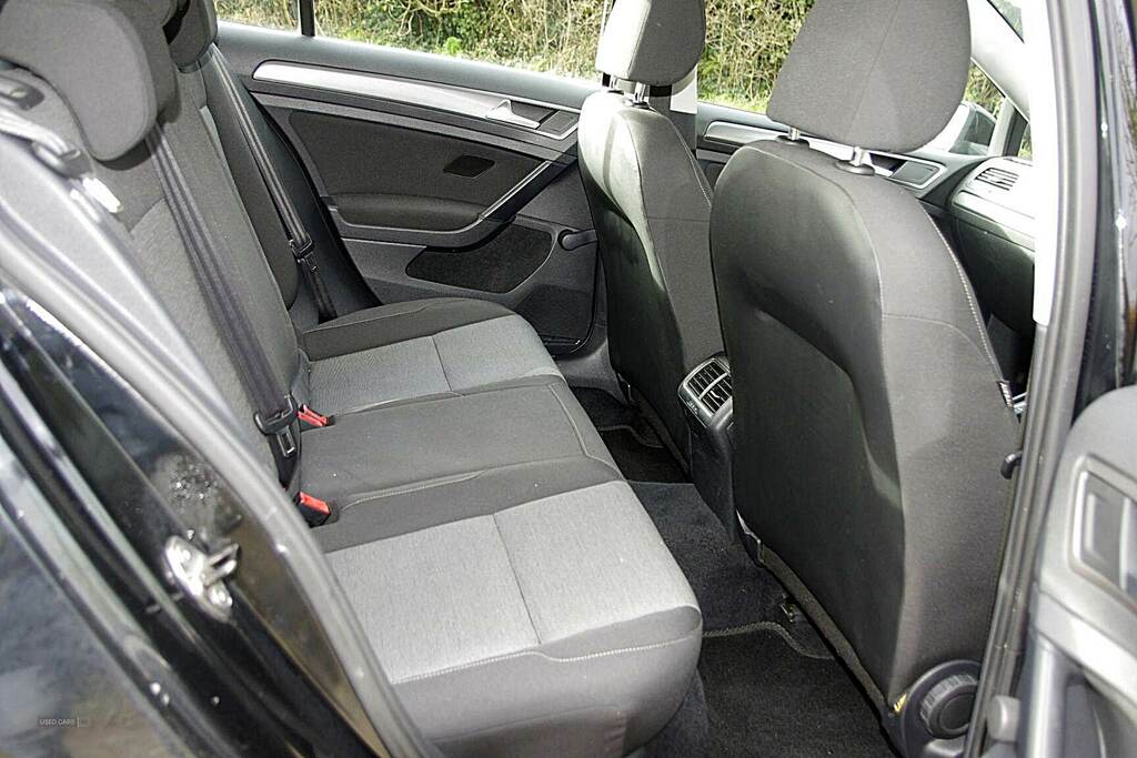 Volkswagen Golf 1.6 Tdi 105 S AJ62HTK Black #6