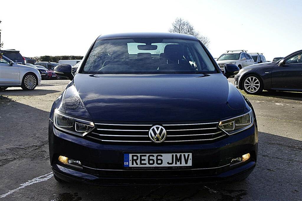 Volkswagen Passat 2.0 Tdi Se Business RE66JMV Blue #2