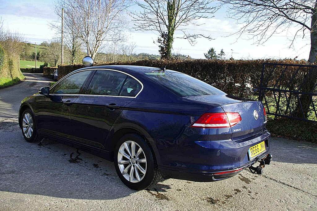 Volkswagen Passat 2.0 Tdi Se Business RE66JMV Blue #4