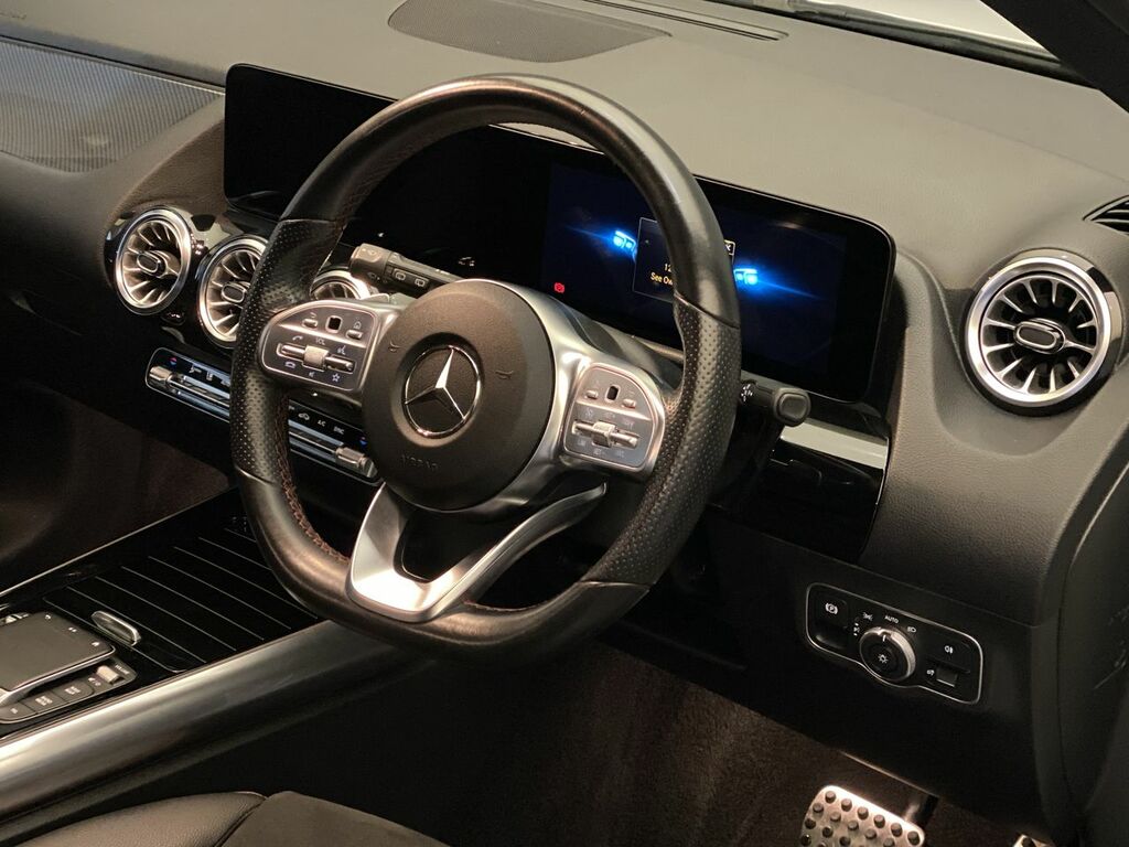 Mercedes-Benz GLA Class 180 1.3 Amg Line Premium Nq LN71KFR White #4